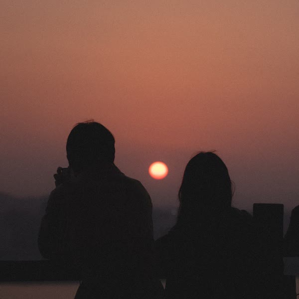 속인 내가 속은 그대에게